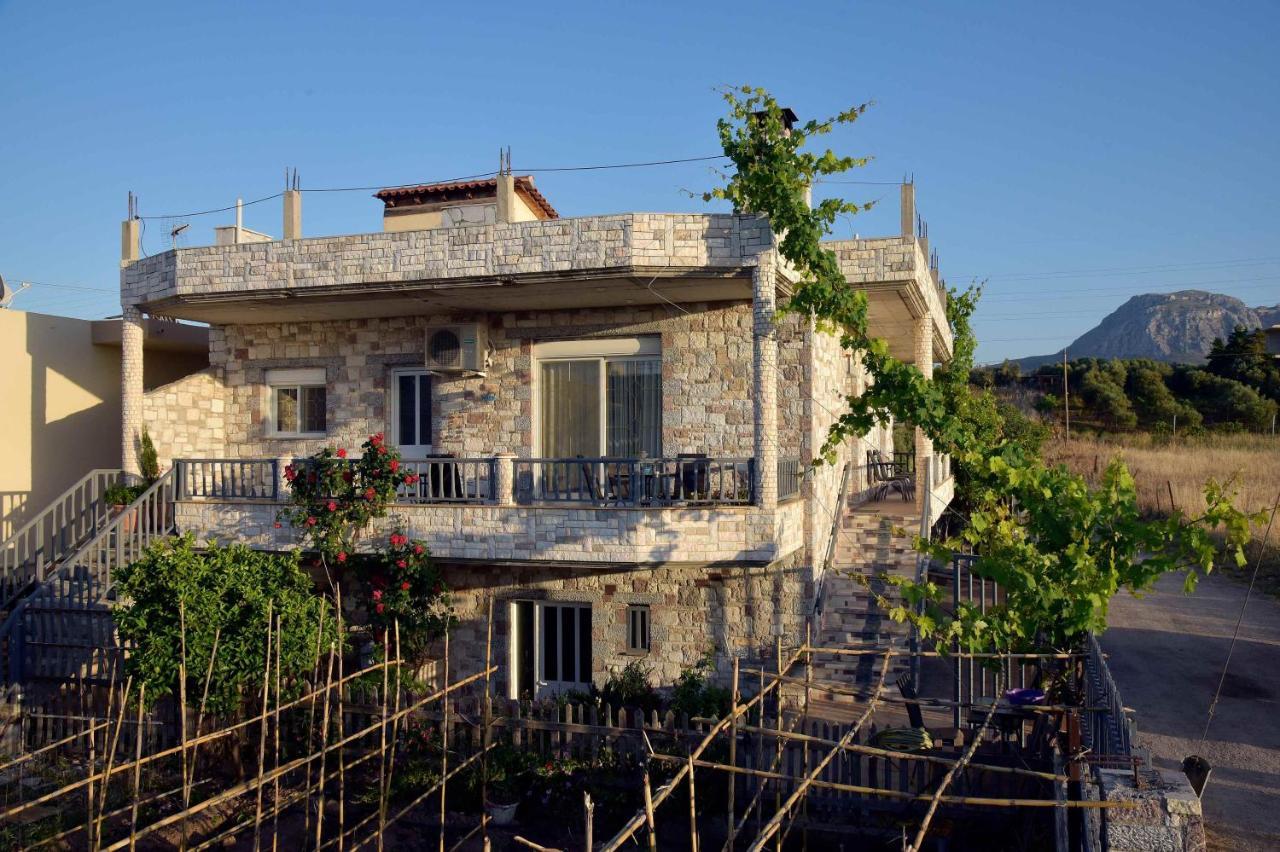 Stone Villa Corinth エクステリア 写真